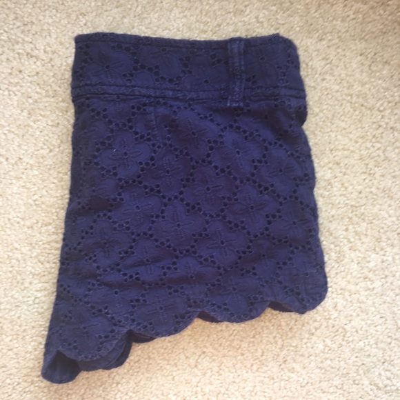 Beautiful lily Pulitzer scalloped shorts - Picture 2 of 2